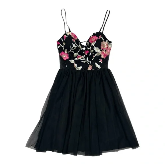 Teeze Me Spaghetti Strap Sweetheart Embroidered Top Side Illusion Dress Size 1/2 - Picture 1 of 8